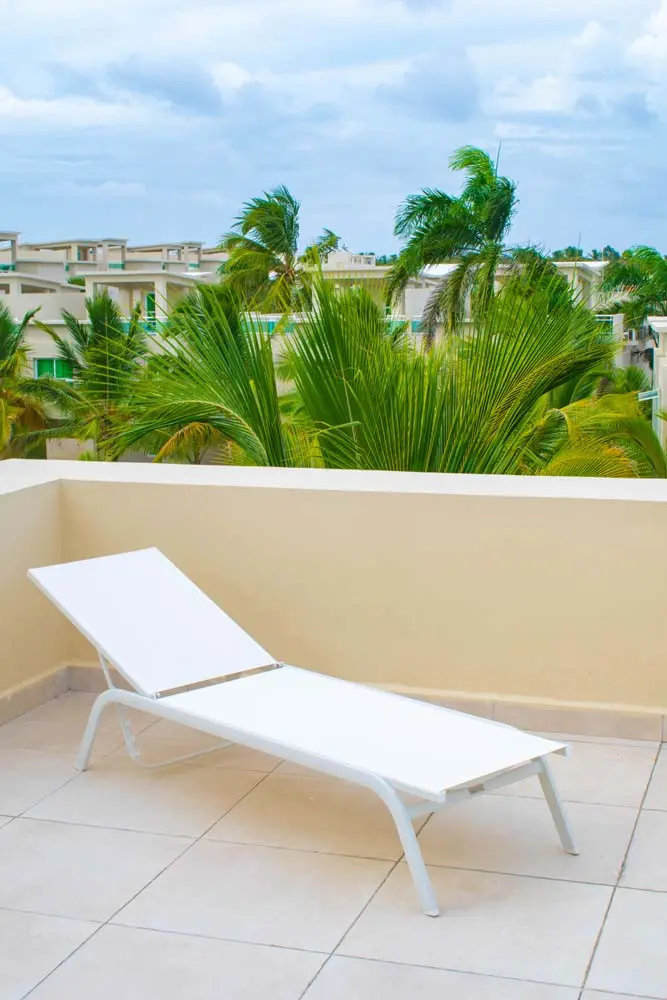 Lounging on the penthouse terrace at Beach Apartamentos in Playa Palmera